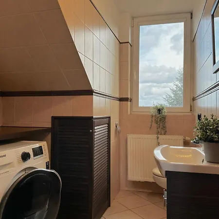 Homestay Movie - Charming Place, 15 Minutes To Old Town & 5 Minutes To Seaside Gdansk