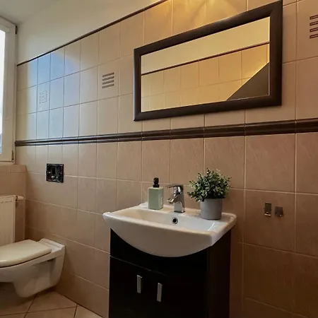 Homestay Movie - Charming Place, 15 Minutes To Old Town & 5 Minutes To Seaside